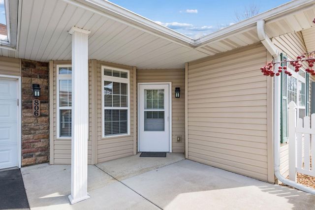 806 Roundhouse Street, Shakopee, MN 55379