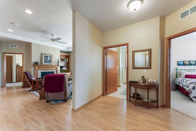 806 Roundhouse Street, Shakopee, MN 55379