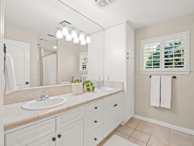 5211 E Shepherd Avenue, Clovis, CA 93619