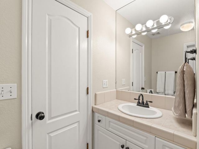 5211 E Shepherd Avenue, Clovis, CA 93619