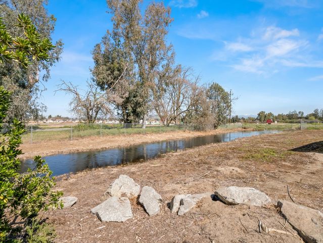 5211 E Shepherd Avenue, Clovis, CA 93619