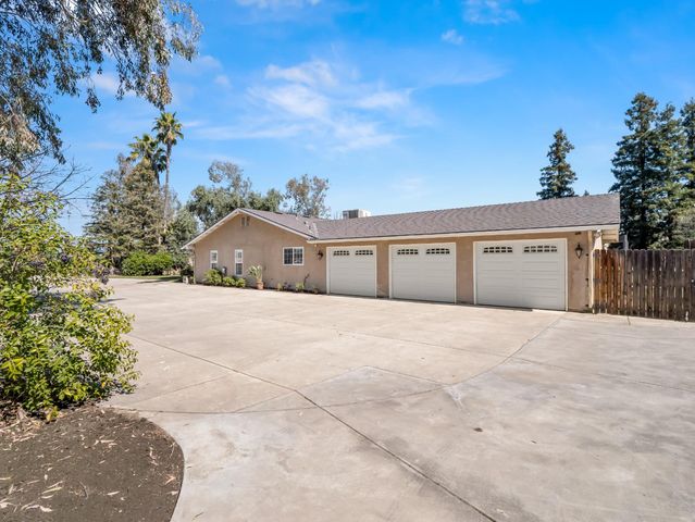 5211 E Shepherd Avenue, Clovis, CA 93619