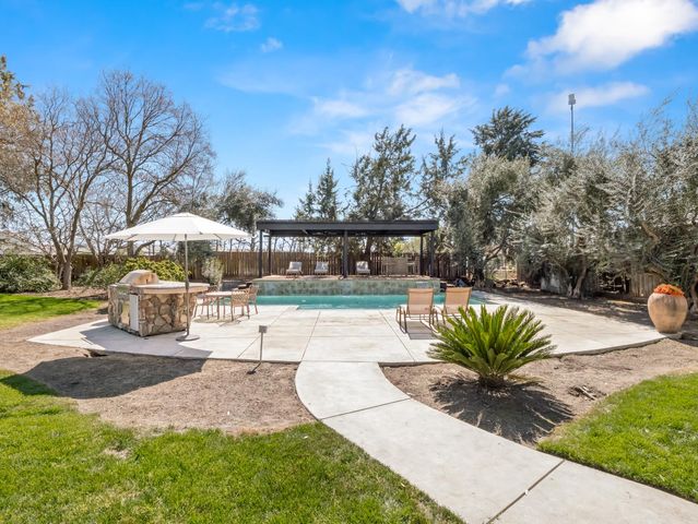 5211 E Shepherd Avenue, Clovis, CA 93619