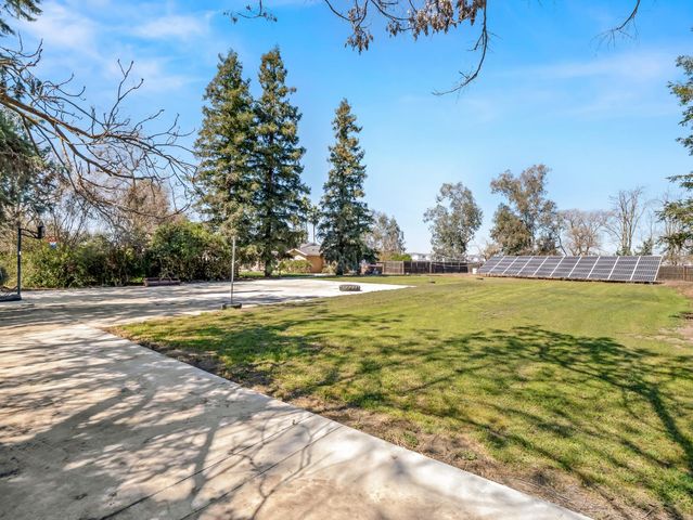 5211 E Shepherd Avenue, Clovis, CA 93619