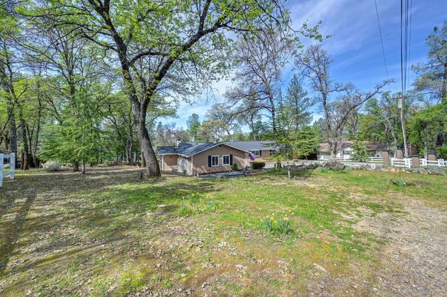 3221 Tenderfoot Ln, Meadow Vista, CA 95722