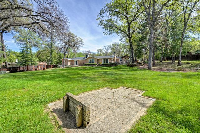 3221 Tenderfoot Ln, Meadow Vista, CA 95722