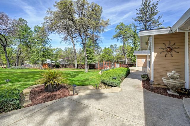 3221 Tenderfoot Ln, Meadow Vista, CA 95722