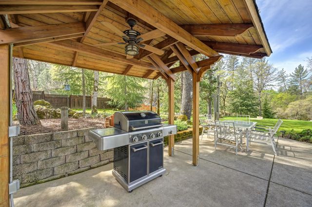 3221 Tenderfoot Ln, Meadow Vista, CA 95722