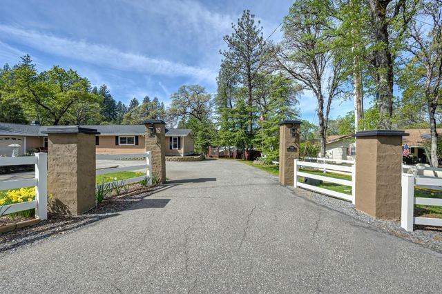 3221 Tenderfoot Ln, Meadow Vista, CA 95722