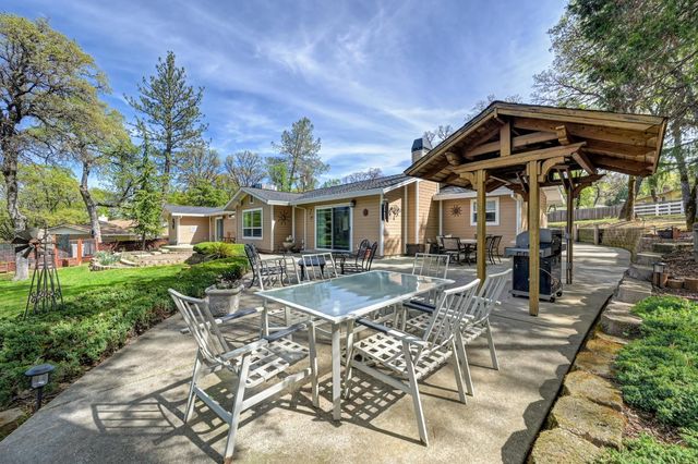 3221 Tenderfoot Ln, Meadow Vista, CA 95722