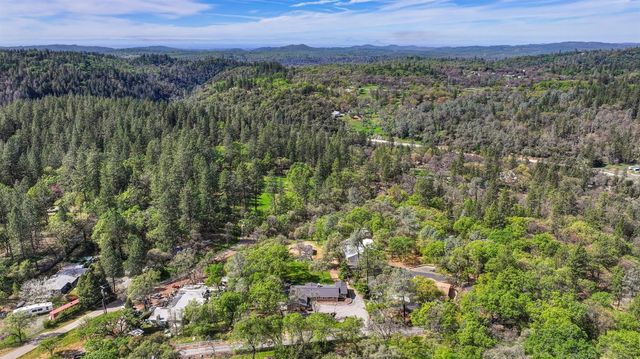 3221 Tenderfoot Ln, Meadow Vista, CA 95722