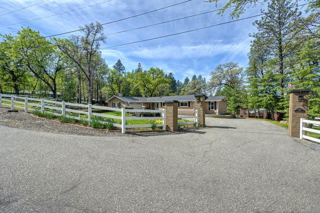 3221 Tenderfoot Ln, Meadow Vista, CA 95722