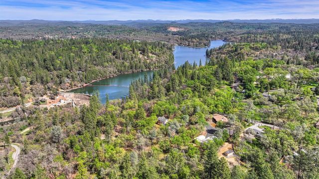 3221 Tenderfoot Ln, Meadow Vista, CA 95722