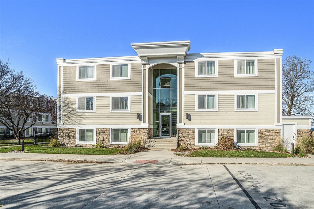 225 N Shore Drive 007, South Haven, MI 49090