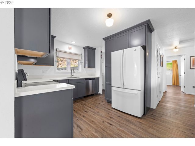 150 AUBURN Ave, Astoria, OR 97103
