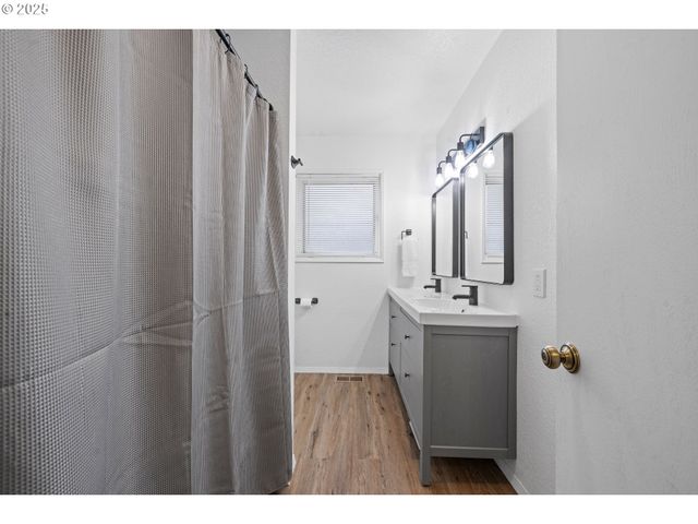 150 AUBURN Ave, Astoria, OR 97103