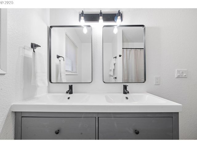 150 AUBURN Ave, Astoria, OR 97103