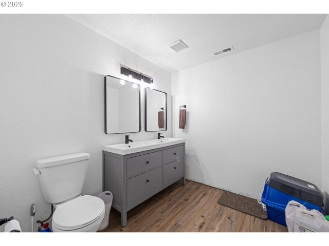 150 AUBURN Ave, Astoria, OR 97103