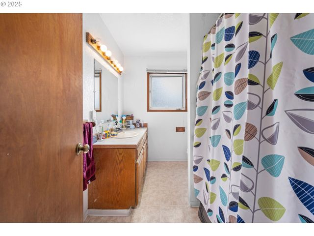 150 AUBURN Ave, Astoria, OR 97103