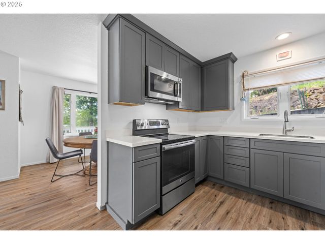 150 AUBURN Ave, Astoria, OR 97103