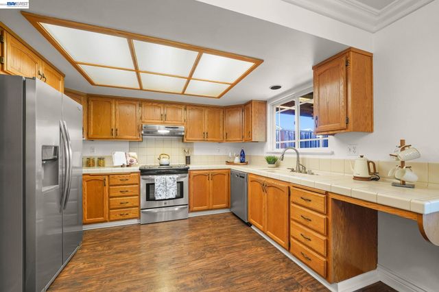 6137 Bennington Dr, Newark, CA 94560