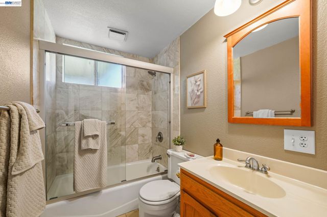6137 Bennington Dr, Newark, CA 94560