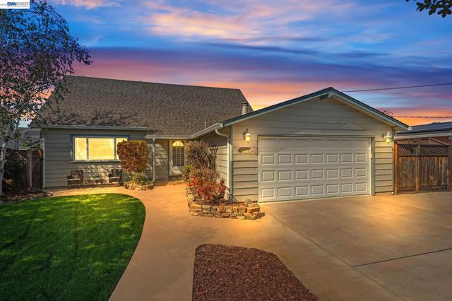 6137 Bennington Dr, Newark, CA 94560