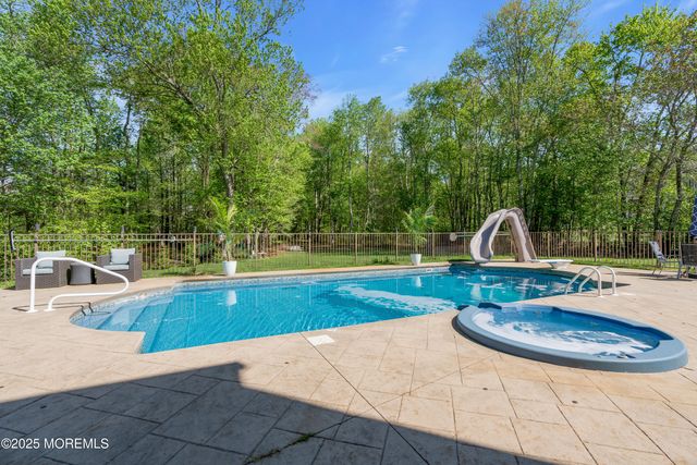 9 Mehar Court, Jackson, NJ 08527