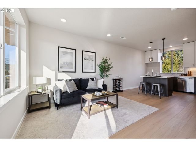 1726 Se SHERRETT St, Portland, OR 97202