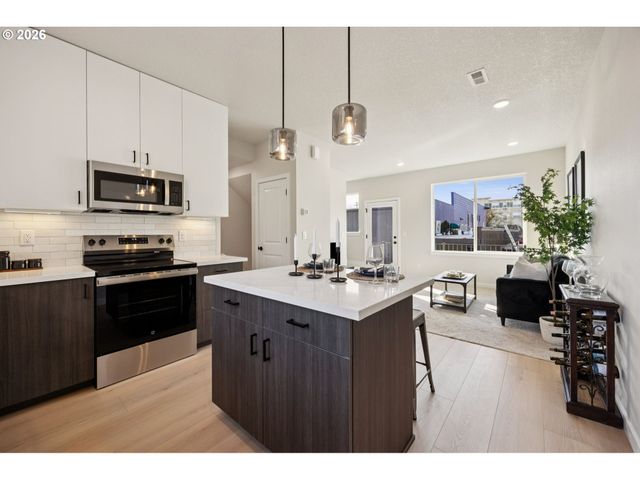 1726 Se SHERRETT St, Portland, OR 97202