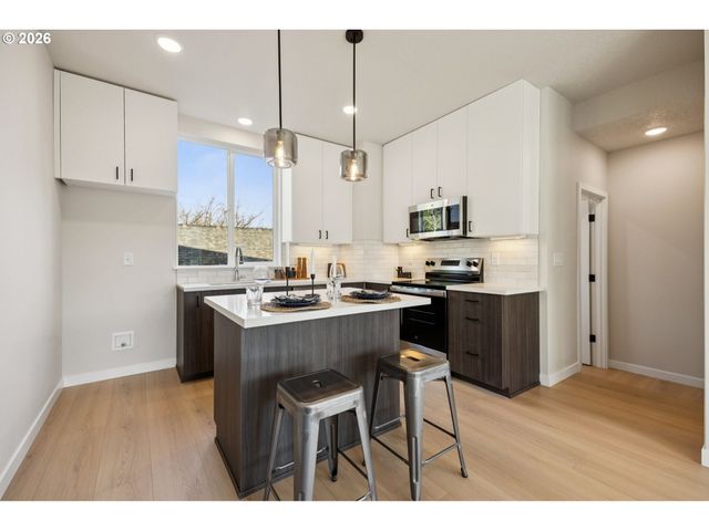 1726 Se SHERRETT St, Portland, OR 97202