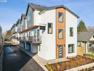 1726 Se SHERRETT St, Portland, OR 97202