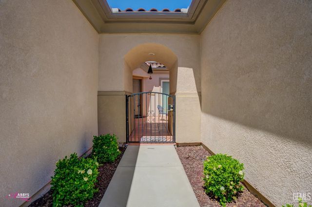 6100 Lassen Ridge Road, Bakersfield, CA 93306