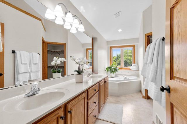 3950 Royal Oaks DRIVE, Mount Pleasant, WI 53406