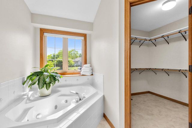 3950 Royal Oaks DRIVE, Mount Pleasant, WI 53406