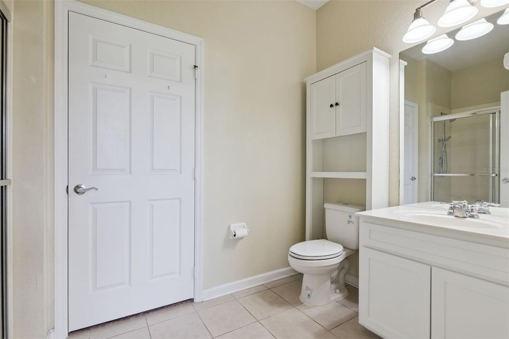Image 11 of property listing at 1431 SHALLCROSS AVENUE, Orlando, FL 32828