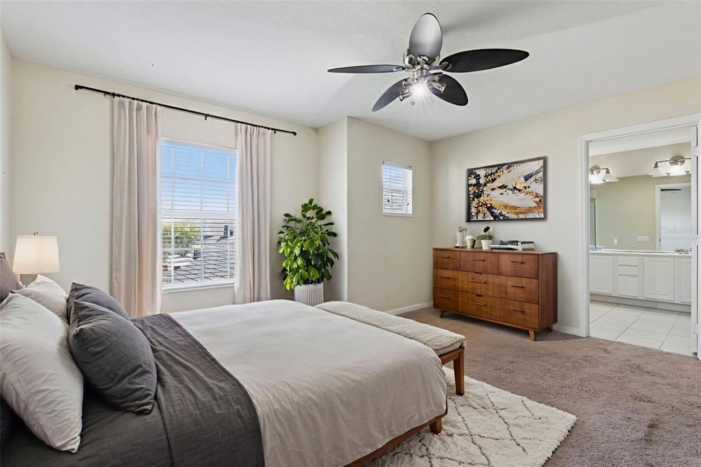 Image 15 of property listing at 1431 SHALLCROSS AVENUE, Orlando, FL 32828