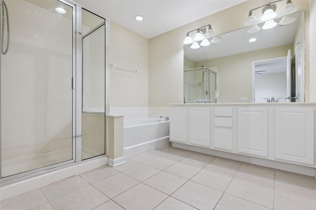 Image 16 of property listing at 1431 SHALLCROSS AVENUE, Orlando, FL 32828
