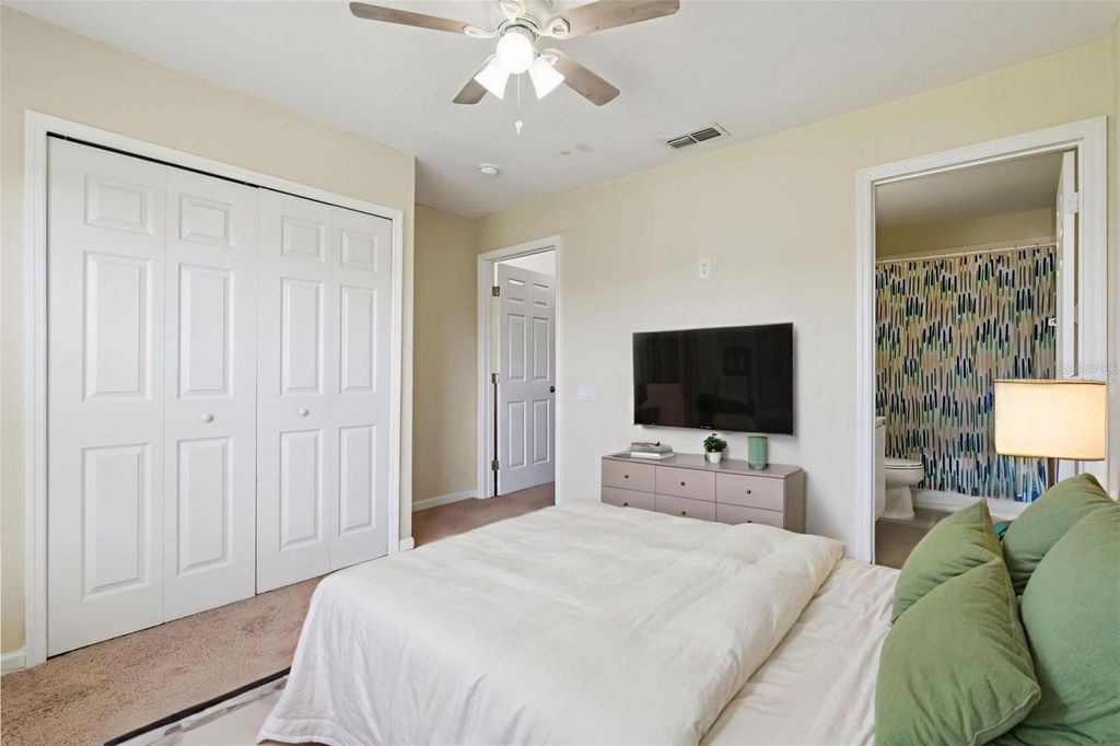 Image 18 of property listing at 1431 SHALLCROSS AVENUE, Orlando, FL 32828