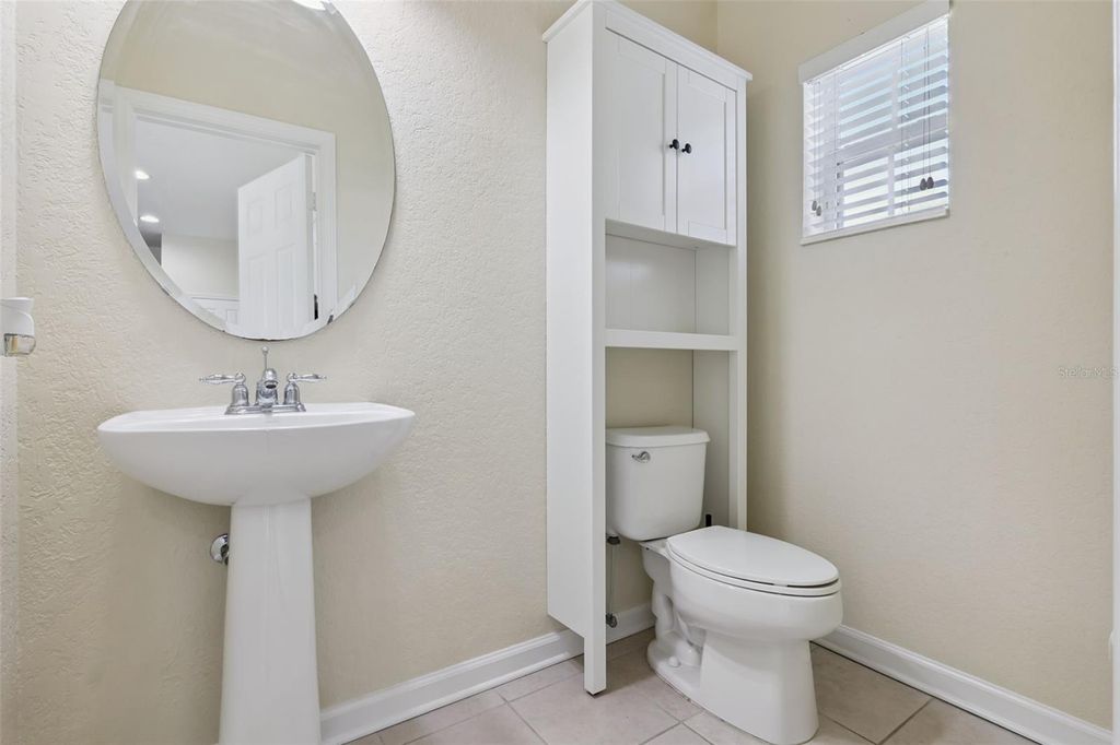 Image 8 of property listing at 1431 SHALLCROSS AVENUE, Orlando, FL 32828