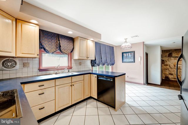 163 N MYRTLEWOOD AVE, Langhorne, PA 19047
