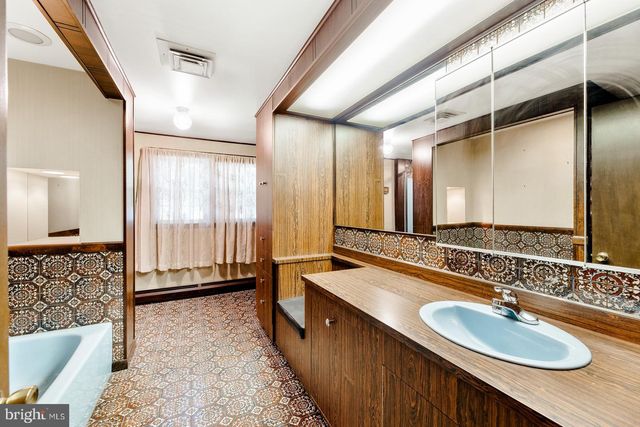 163 N MYRTLEWOOD AVE, Langhorne, PA 19047