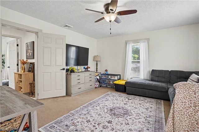 704 Pomeroy Pike, Belpre, OH 45714