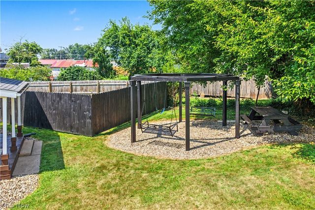 704 Pomeroy Pike, Belpre, OH 45714