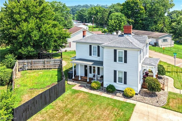 704 Pomeroy Pike, Belpre, OH 45714