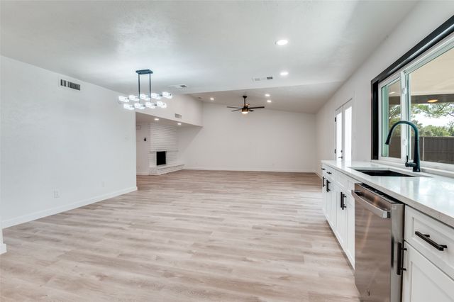 2837 Santa Rita Drive, Grand Prairie, TX 75052