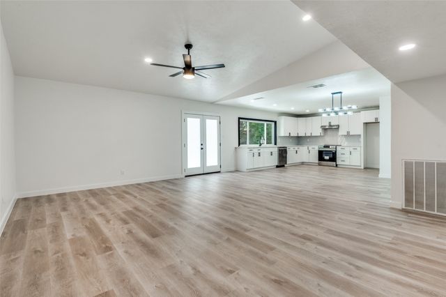 2837 Santa Rita Drive, Grand Prairie, TX 75052
