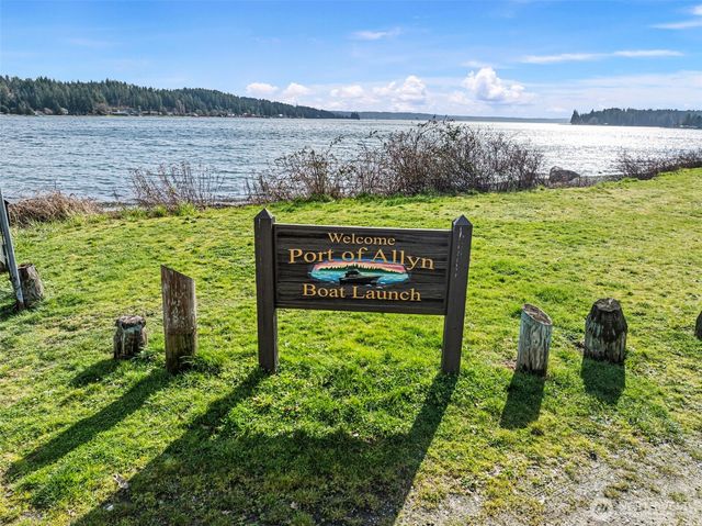 71 E Sullivan, Allyn, WA 98524