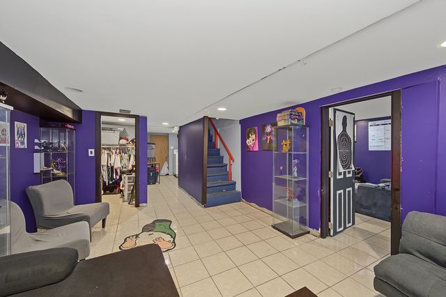 4226 W Haddon Avenue, Chicago, IL 60651