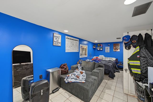 4226 W Haddon Avenue, Chicago, IL 60651